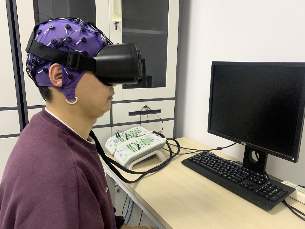 Classification of EEG evoked in 2D and 3D virtual reality: traditional ...